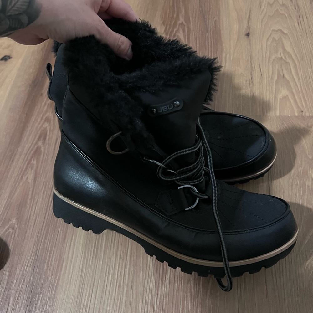Black Fur-Lined Winter Boots